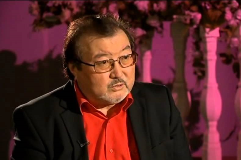  ۇلىقبەك ەسداۋلەت جازۋشىلار وداعىنىڭ توراعاسى بولىپ سايلاندى