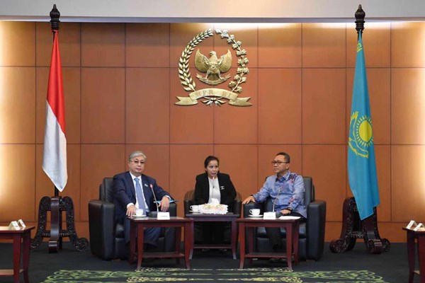 ق. توقاەۆ يندونەزيا پرەزيدەنتىنە ءدىن كوشباسشىلارى سەزىنە شاقىرۋدى تابىس ەتتى