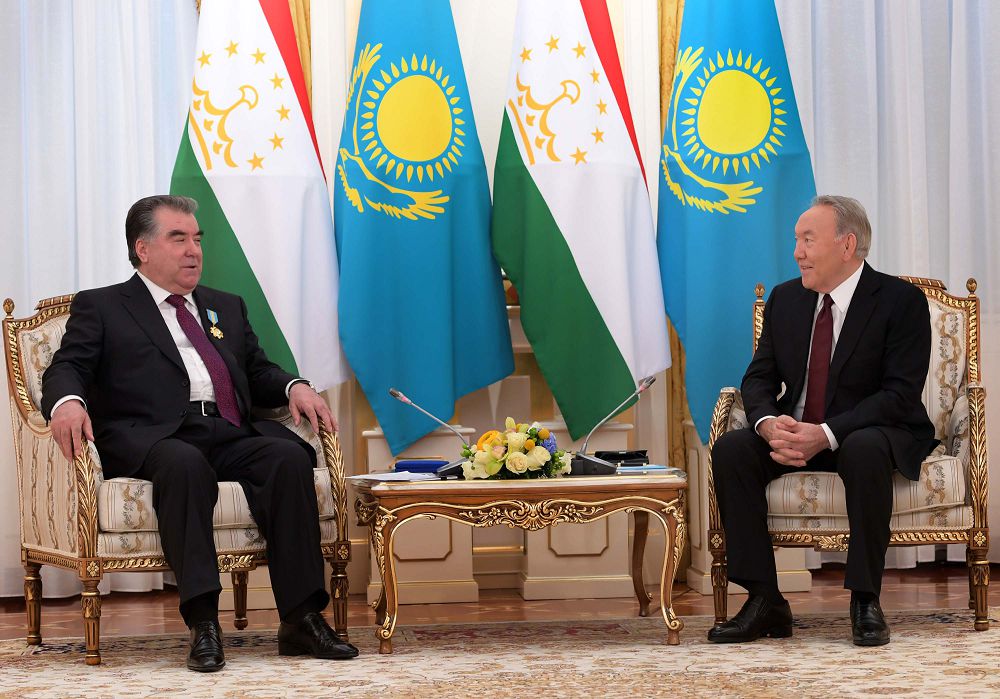 قازاقستان-تاجىكستان: سەنىمگە نەگىزدەلگەن سەرىكتەستىك