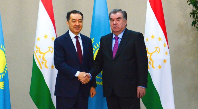 باقىتجان ساعىنتاەۆ تاجىكستان پرەزيدەنتى ەمومالي راحمونمەن كەزدەستى