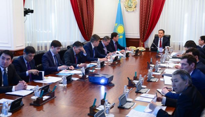 باقىتجان ساعىنتاەۆ ەلەكتروندىق دەنساۋلىق ساقتاۋدى دامىتۋ ماسەلەسى بويىنشا كەڭەس وتكىزدى

