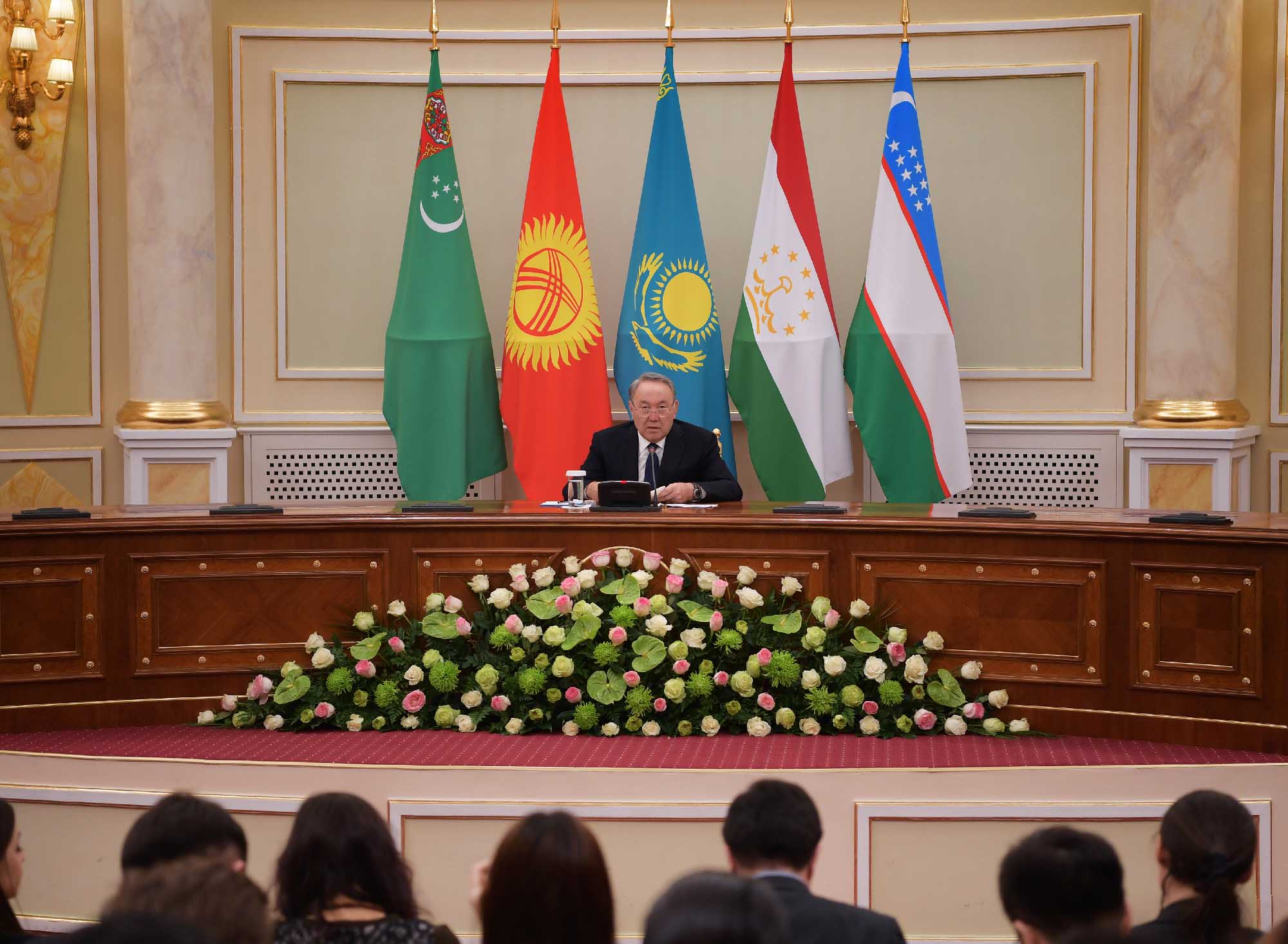 ەلباسى وA ەلدەرى باسشىلارىنىڭ كونسۋلتاتيۆتىك جۇمىس كەزدەسۋىنىڭ قورىتىندىسى بويىنشا بريفينگ وتكىزدى