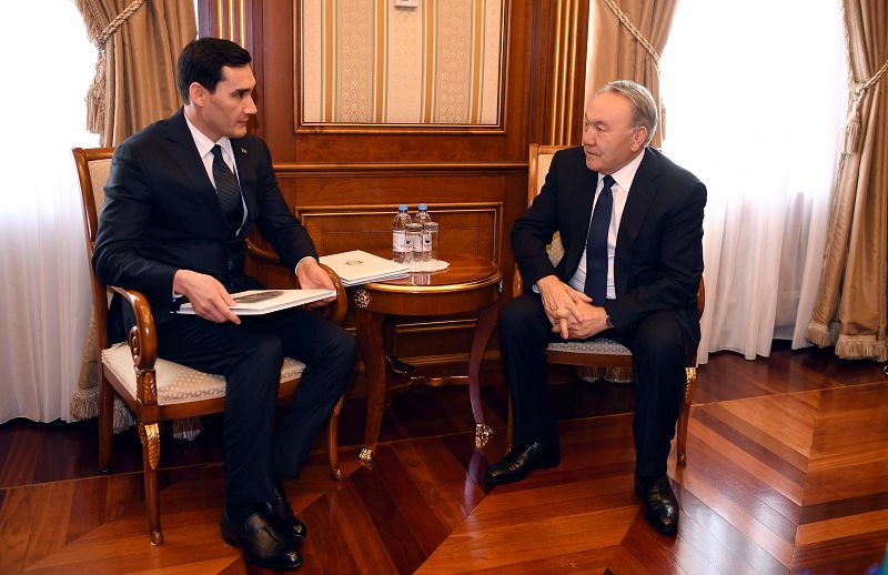 مەملەكەت باسشىسى تۇرىكمەنستان مەدجليسى كوميتەتىنىڭ توراعاسىمەن كەزدەستى