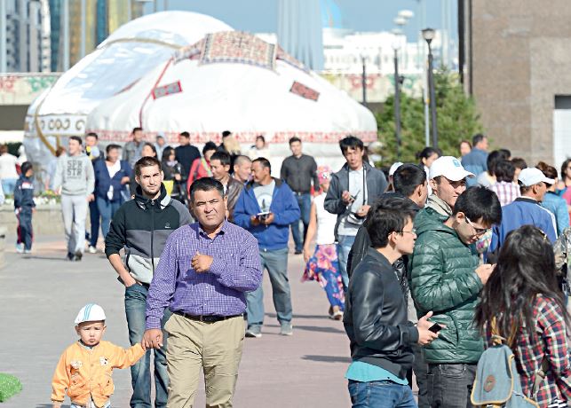 راقىمجان ەلەشەۆ. كەمەل كەلەشەككە كەرۋەن تارتقان بەس باستاما
