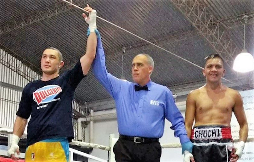 بوكسشى ارمان رىسبەك ارگەنتينادا جەڭىسكە جەتتى
