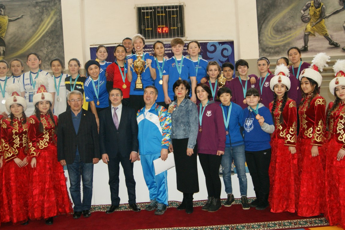 قىزدار ۋنيۆەرسيتەتى فۋتزالدان قىسقى ۋنيۆەرسيادا ويىندارىنىڭ جەڭىمپازى اتاندى
