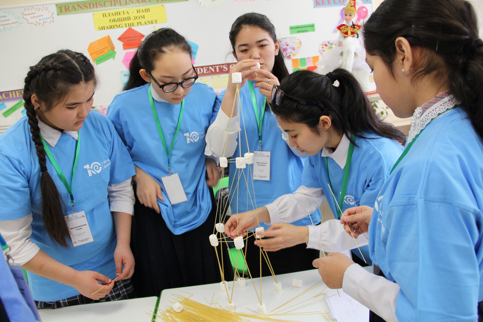 نازارباەۆ مەكتەپتەرىنىڭ ناۋرىز كەزدەسۋلەرى استانا ساۋلەتىنە ارنالدى
