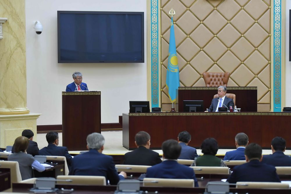 سەناتتا سەزگە ازىرلىك ماسەلەلەرى پىسىقتالدى 