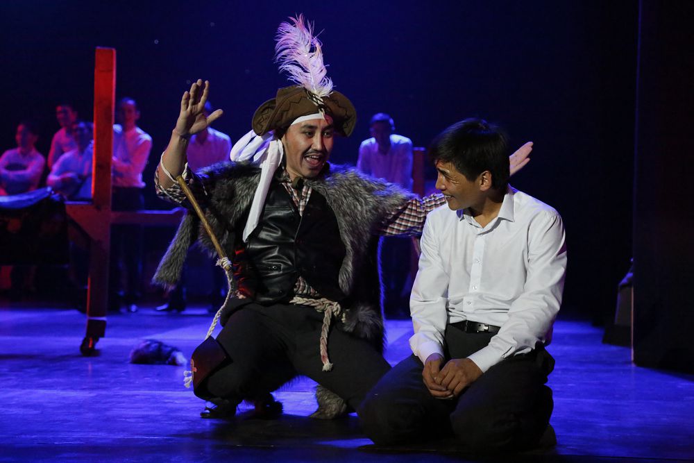 تەاتر: بالالىقتىڭ بەيكۇنا بەينەسى