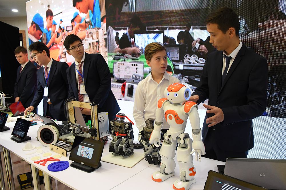 ويلاسۋ: تەلەفونعا شۇقشيعان بالالار سويلەۋدەن قالدى