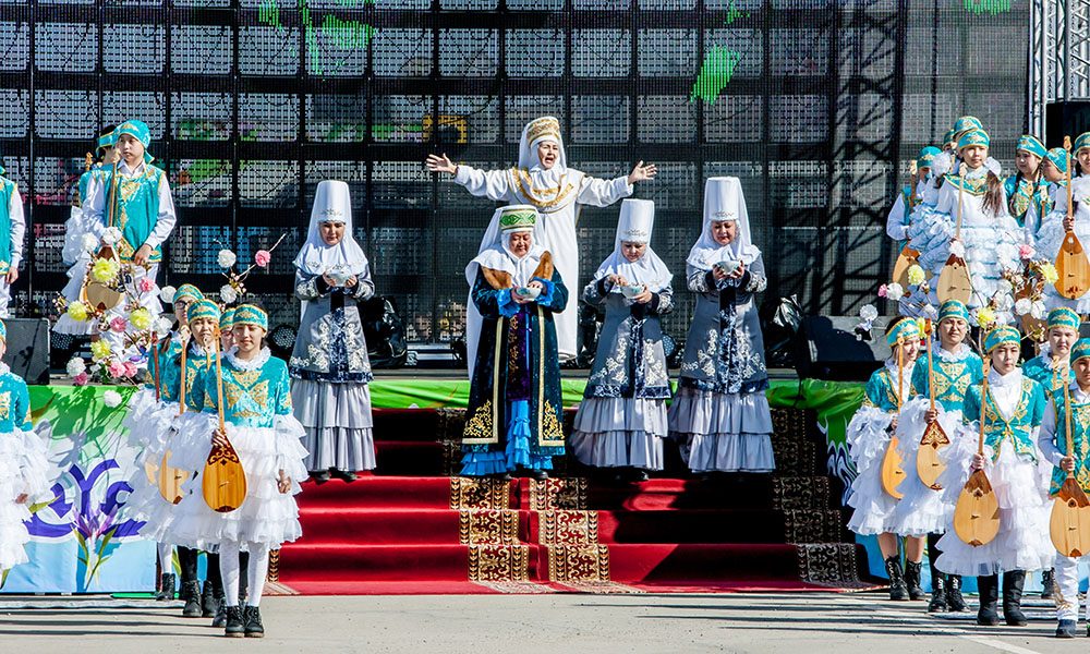 وسكەمەندە استانانىڭ 20 جىلدىعىنا وراي 20 كيىز ءۇي تىگىلدى
