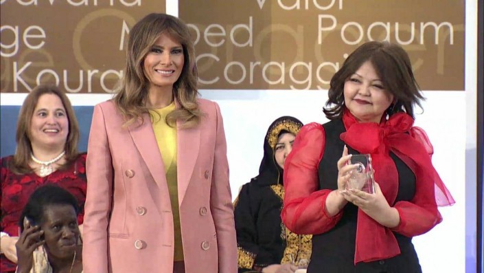 ايمان وماروۆا مەلانيا ترامپتىڭ قولىنان ماراپات الدى