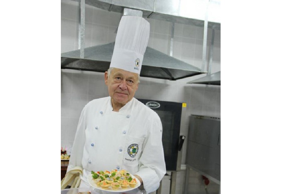 «ەشكىمگە ۇقسامايتىن حالىق»