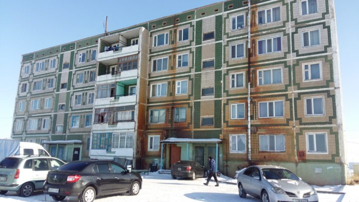 تۇرعىن ۇيلەر توزىپ تۇر