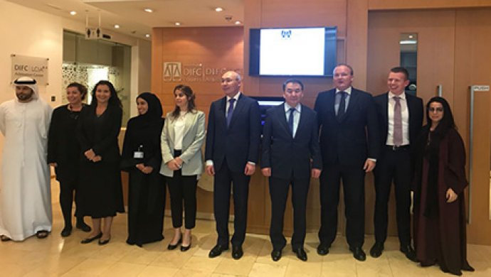 قايرات ءمامي دۋباي حالىقارالىق قارجى ورتالىعىنىڭ وكىلىمەن كەزدەستى