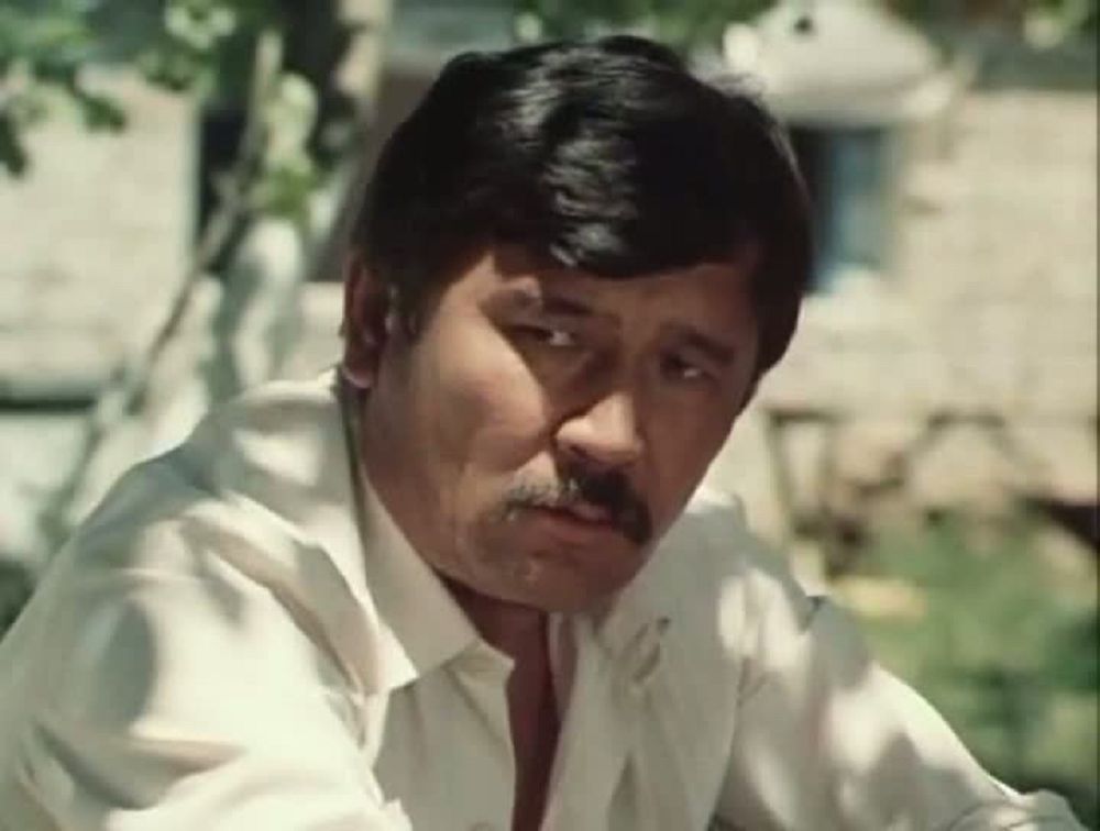 ەسسە. «ساعىنساڭدار مەنى, تەاترعا بارارسىڭدار!..»