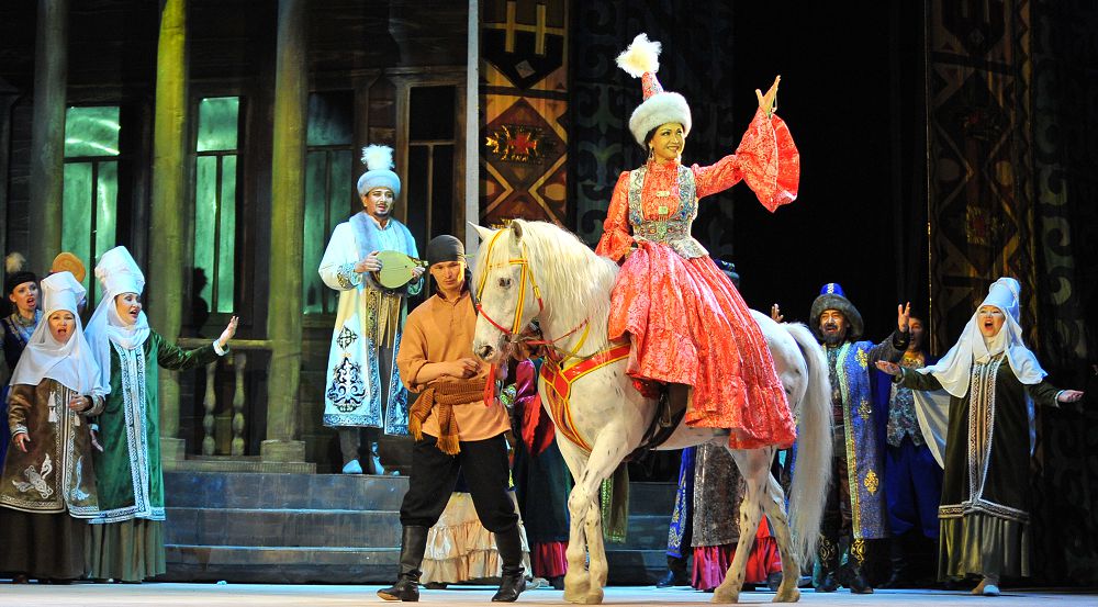 اسەمدىك باۋراعان الەم. بۇگىن – حالىقارالىق تەاتر كۇنى