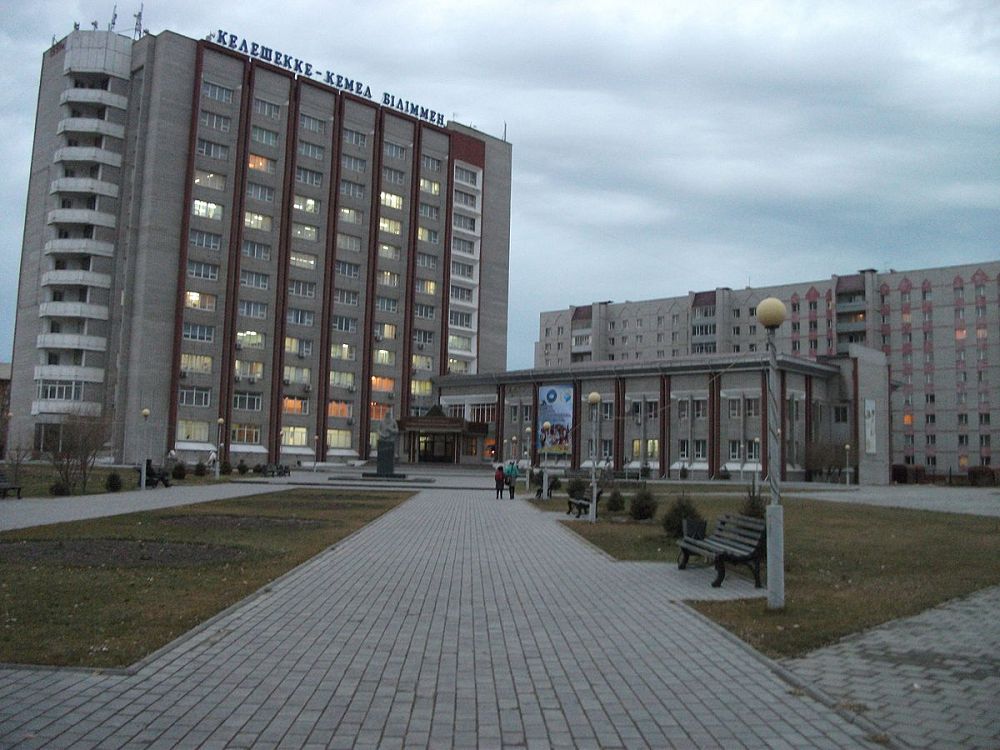 سەمەي ستۋدەنتتەرىنە جاتاقحانا جەتىسپەيدى