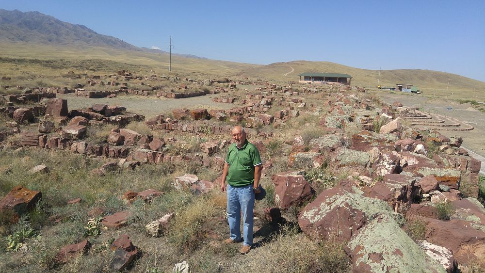 اقىرتاستى كىم سالعان؟