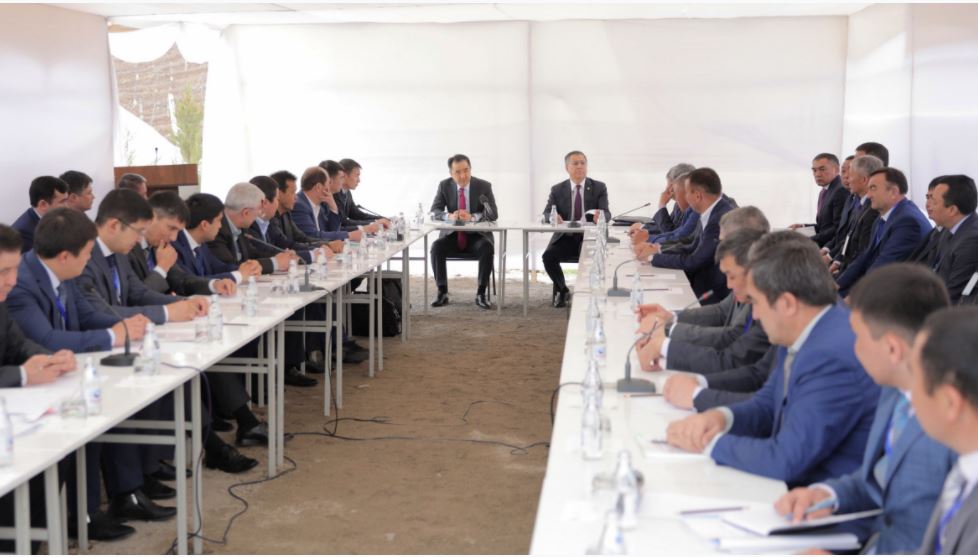 باقىتجان ساعىنتاەۆ وقو-داعى اۋىل شارۋاشىلىعى تاۋارىن وندىرۋشىلەرىمەن كەزدەستى