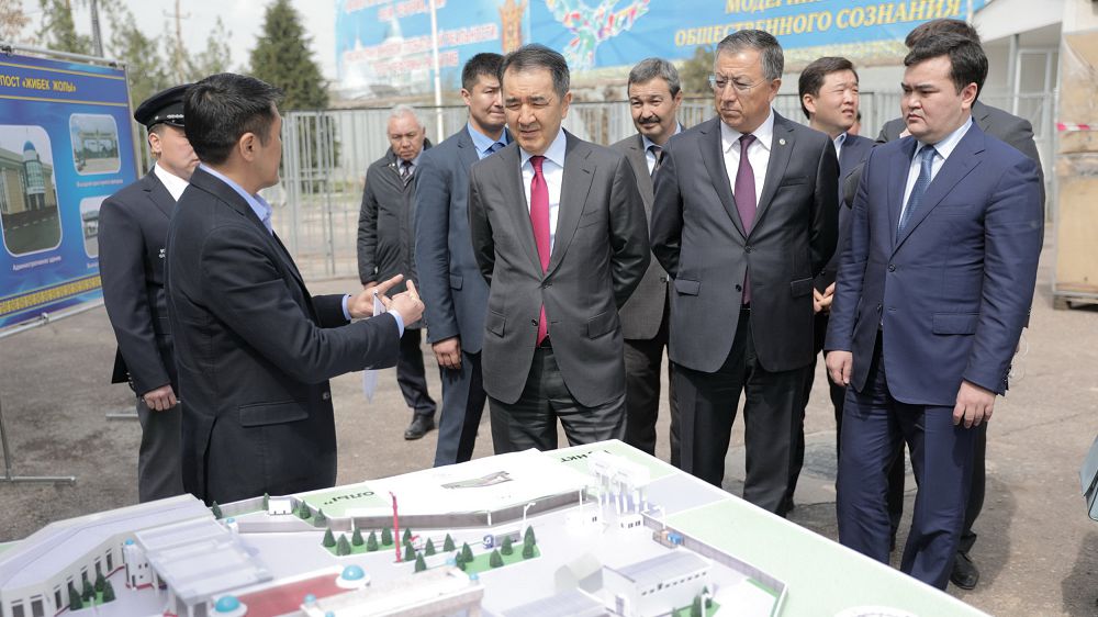 وقو-نا كەلگەن باقىتجان ساعىنتاەۆ جولداۋدىڭ جۇزەگە اسىرىلۋ بارىسىمەن تانىستى