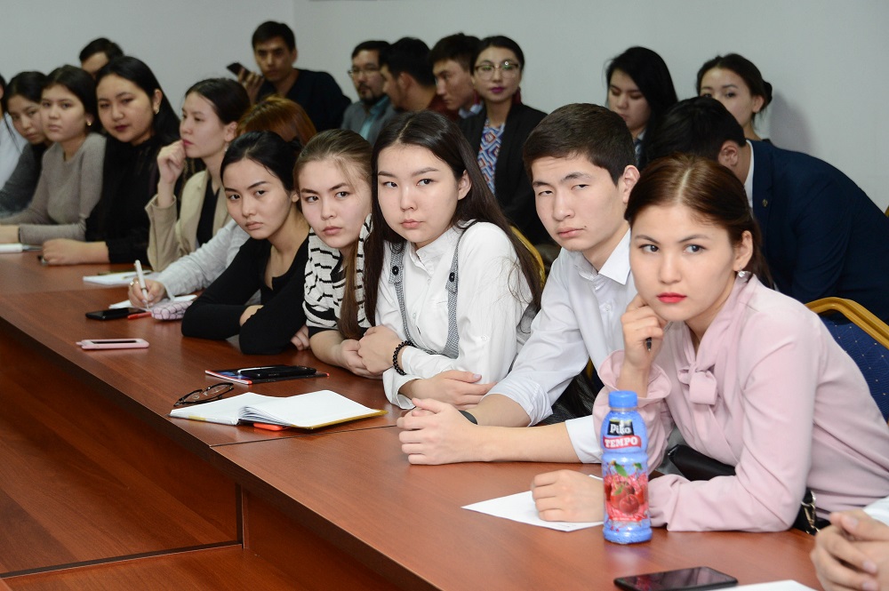 «ەگەمەن اكادەمياسى» العاشقى ءدارىسىن باستادى