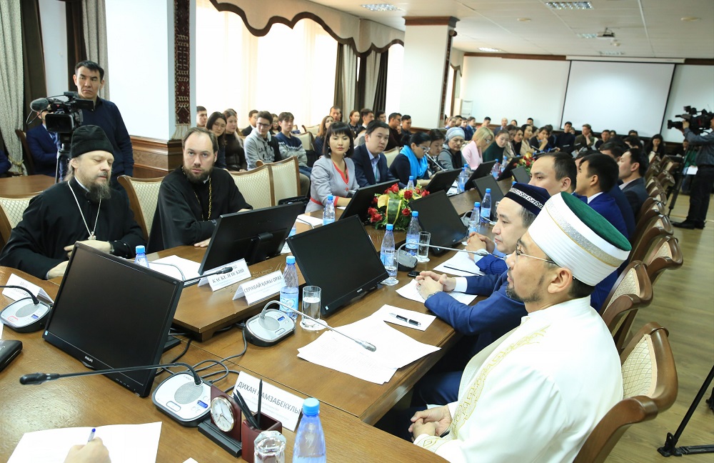 ەۇۋ ستۋدەنتتەرى پرەزيدەنت باستامالارىن تالقىلادى