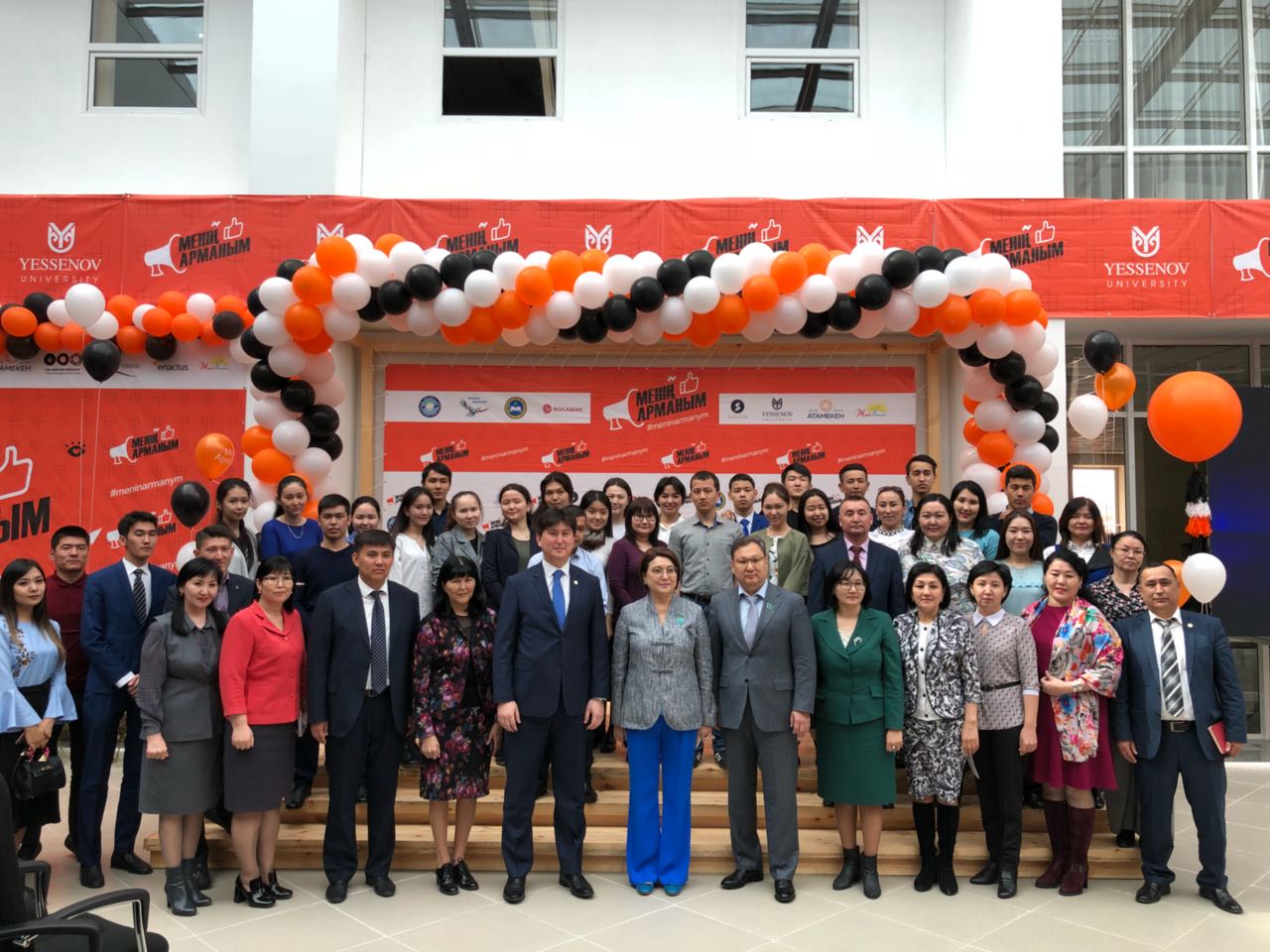 سەناتورلار اقتاۋدا ستۋدەنتتەرمەن كەزدەستى