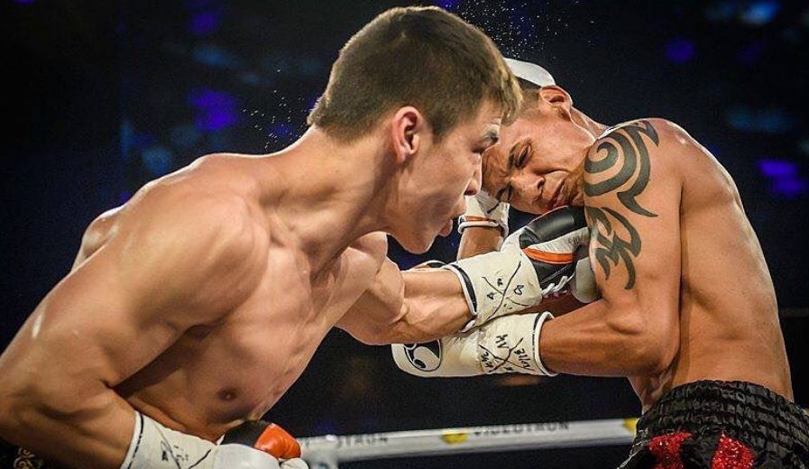 قازاقستاندىق بوكسشى قارسىلاسىن 35 سەكۋندتا نوكاۋتقا ءتۇسىردى