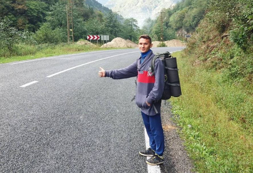 دۇنيەنى جاياۋ كەزگەن جيھانگەز: جارتى جىلدا توعىز ەلدى اقشاسىز ارالاپ شىقتىم