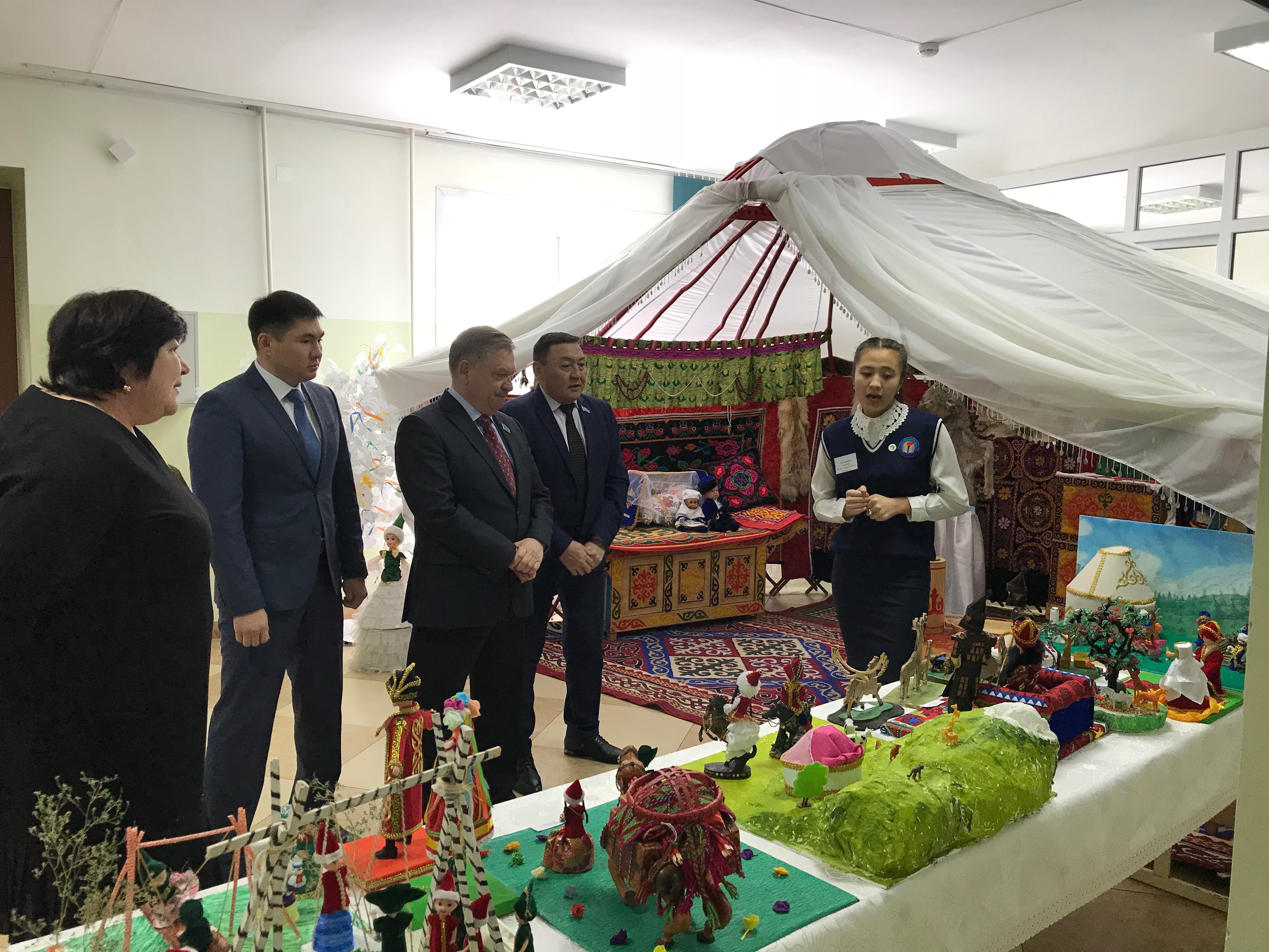 سەرگەي ەرشوۆ: ورالمانداردى الەۋمەتتىك ماسەلەلەر الاڭداتادى
