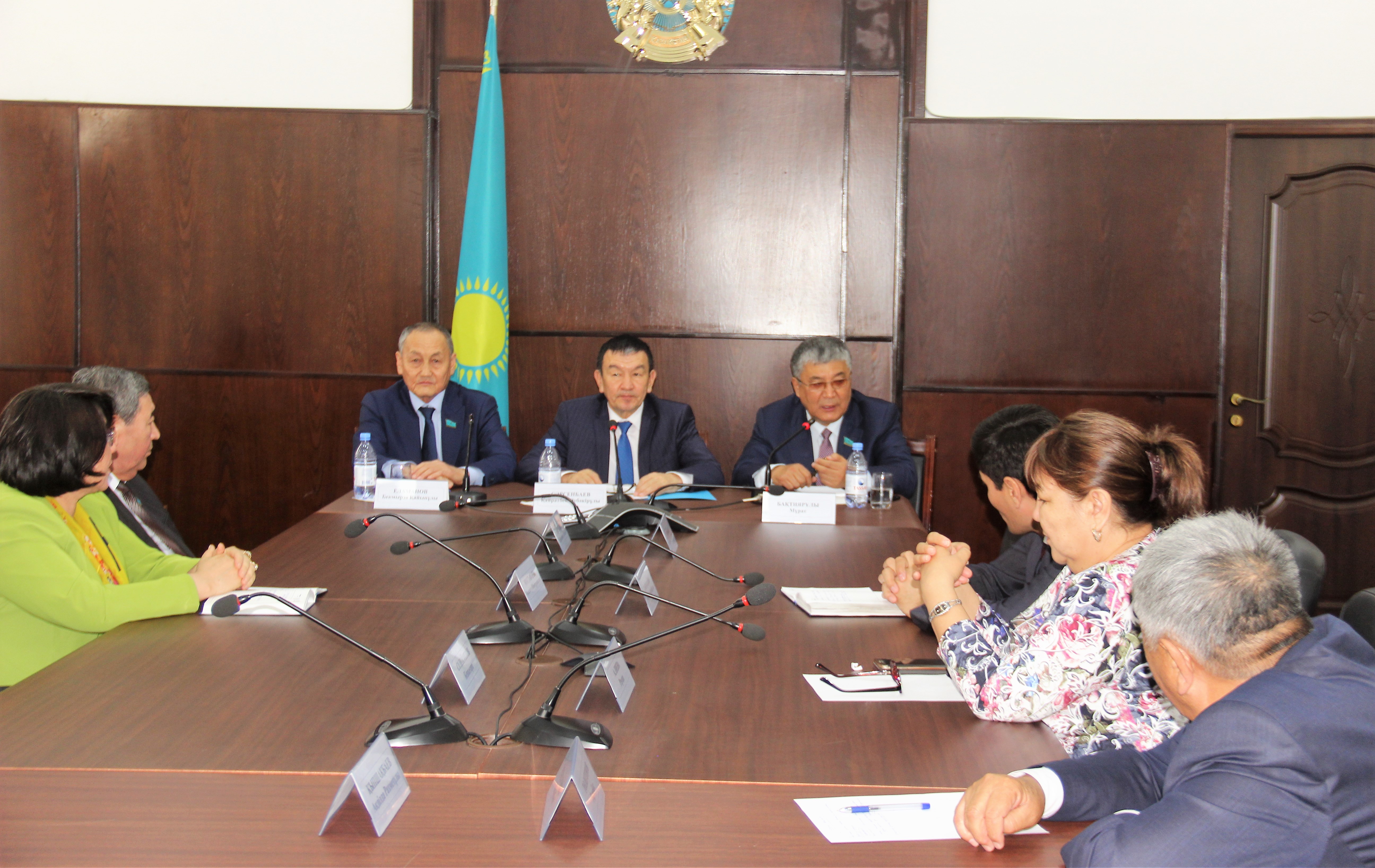 قىزىلوردا وبلىسىندا سەناتورلار اۋىل شارۋاشىلىعى وكىلدەرىمەن كەزدەستى