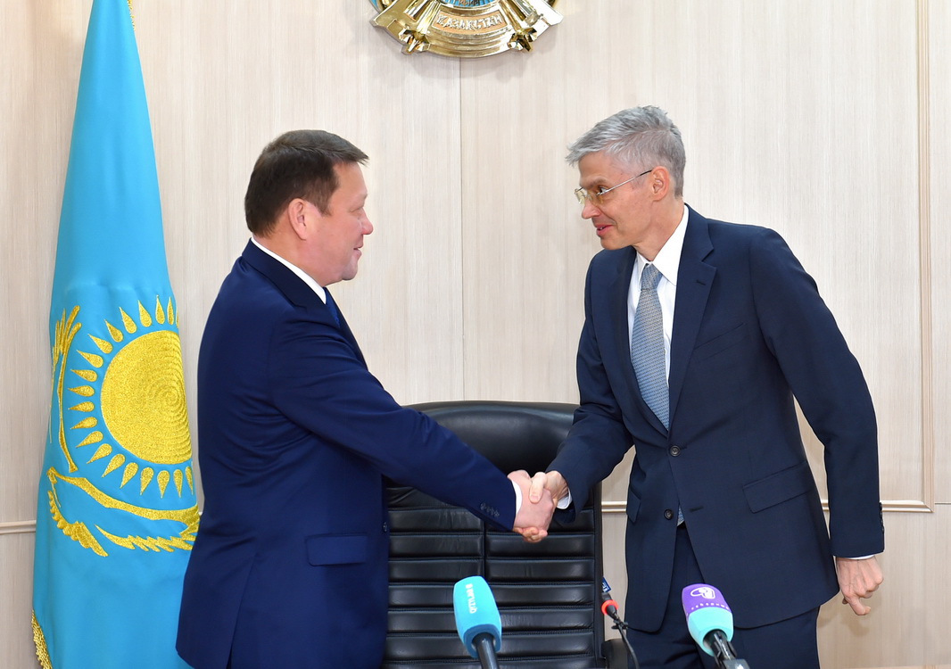 سولتۇستىك قازاقستان اكىمى اقش ەلشىسىنىڭ ورىنباسارىمەن كەزدەستى