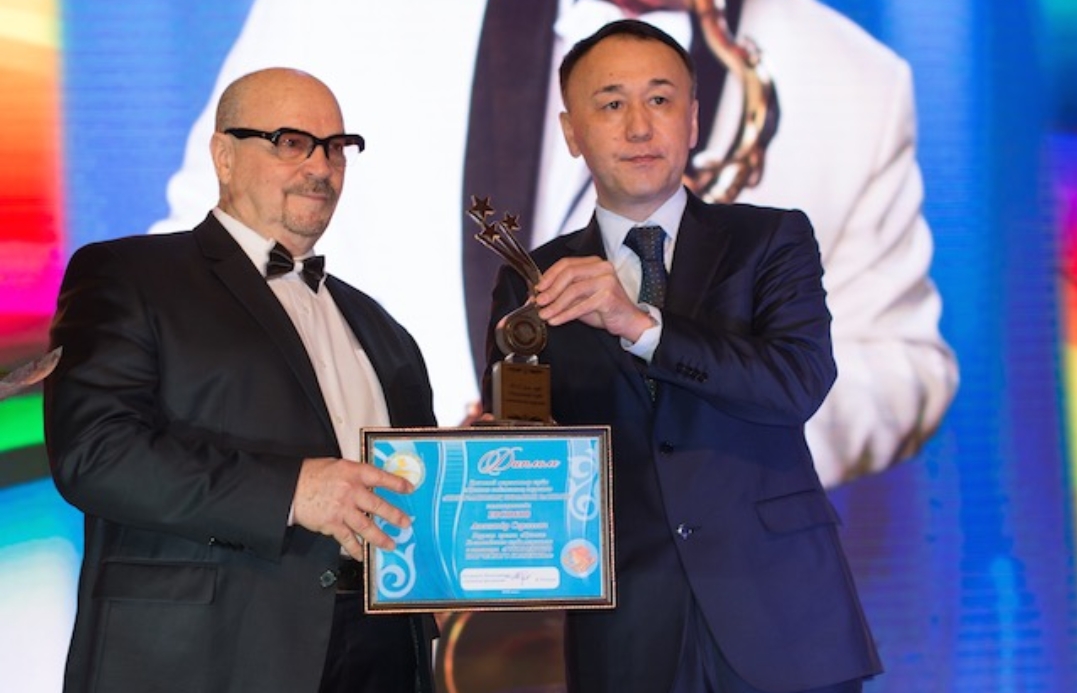 قوستانايدا شىعارماشىلىق وكىلدەرىنە  «مەتسەناتتار كلۋبى» سىيلىعى تابىستالدى