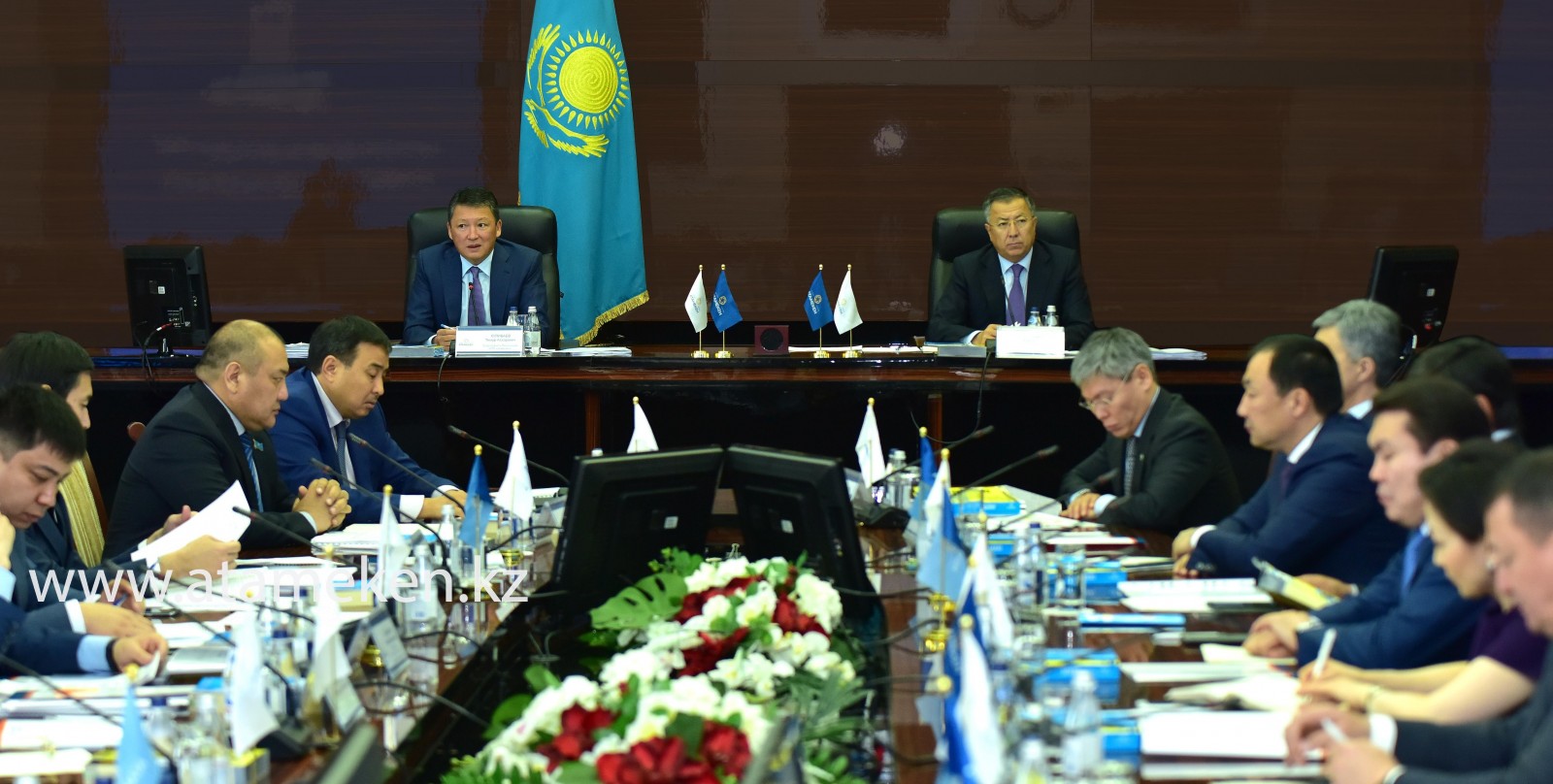 وڭتۇستىك كاسىپكەرلەرى مەن كورشى ەل ديقاندارى اراسىندا قانداي ايىرماشىلىق بار؟