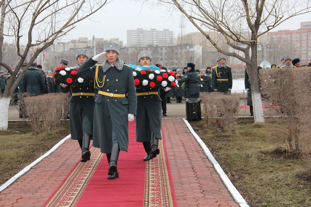 ەلوردادا ەرلىك كۇنىنە ارنالعان ەسكە الۋ ءىس-شاراسى ءوتتى