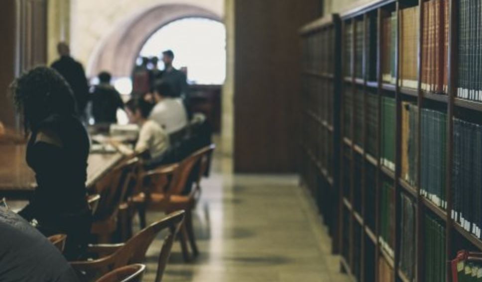 مادەنيەت ۇيىنە ەسىمى بەرىلسە