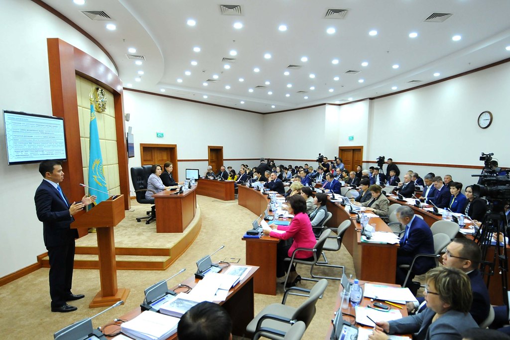 ۇكىمەتكە «نەكە (ەرلى-زايىپتىلىق) جانە وتباسى تۋرالى» كودەكسكە تۇزەتۋلەر ەن­گىزۋدى قاراۋعا ۇسىنىم بەرىلدى