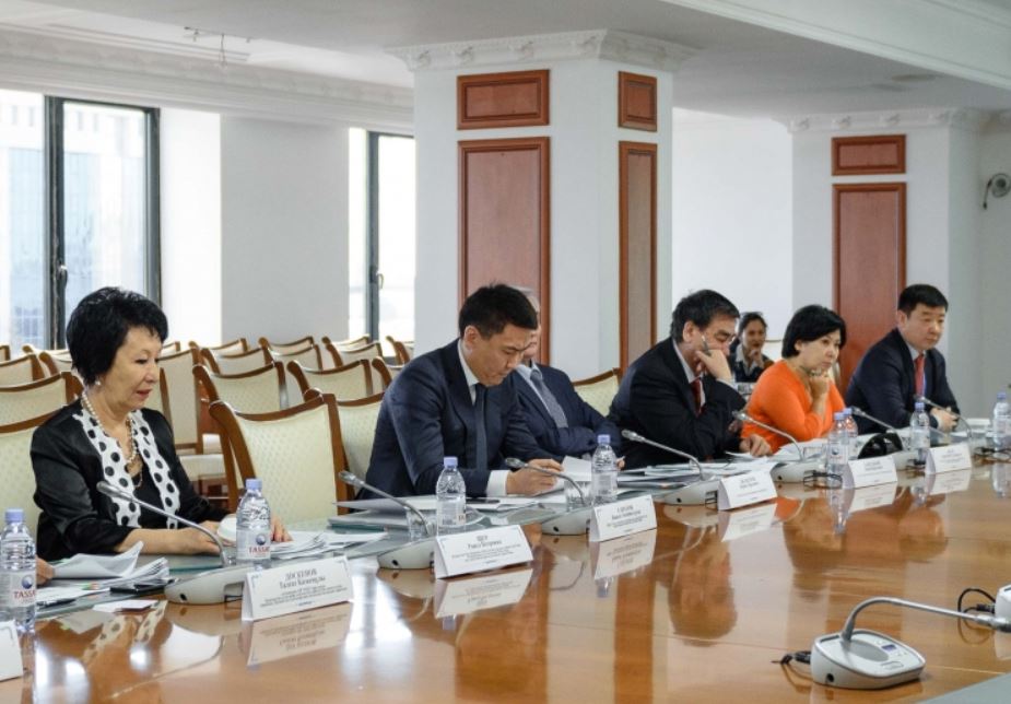 ەلوردانىڭ ۇزدىك مەملەكەتتىك قىزمەتكەرلەرى انىقتالادى