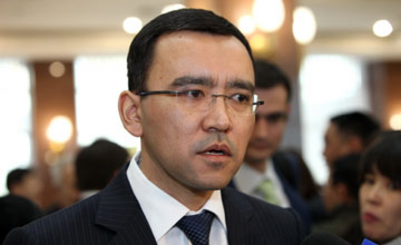 ماۋلەن اشىمباەۆ استاناداعى بىرقاتار الەۋمەتتىك نىسانداردى ارالادى
