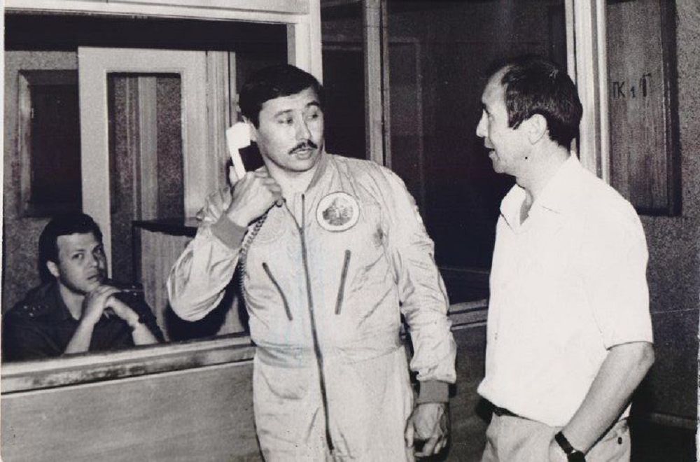 سارسەنوۆتىڭ عارىشقا ۇشقان ءفوتوۇلدىر قۇتىسى
