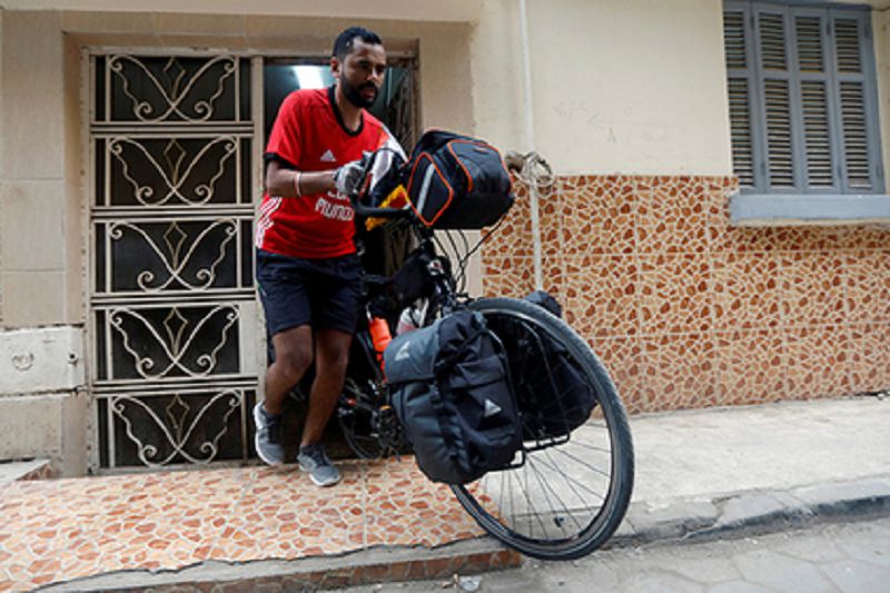 جاھاندىق جارىستار. مىسىرلىق فۋتبول جانكۇيەرى الەم چەمپيوناتىنا ۆەلوسيپەدپەن بارادى
