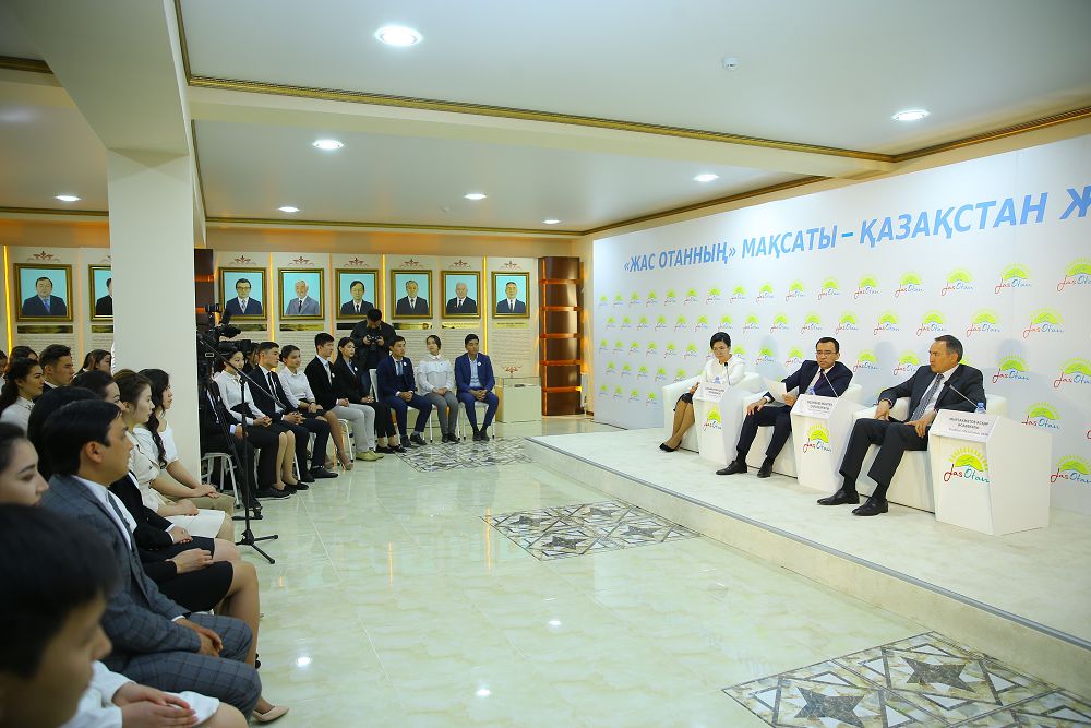 ماۋلەن اشىمباەۆ تاراز تىنىسىمەن تانىستى