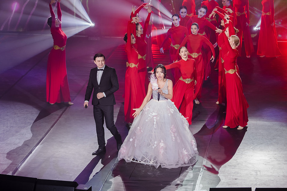 بەلگىلى وپەرا ءانشىسى جۇلدىز ءۋاليحان قايىرىمدىلىق كونتسەرتىن وتكىزدى