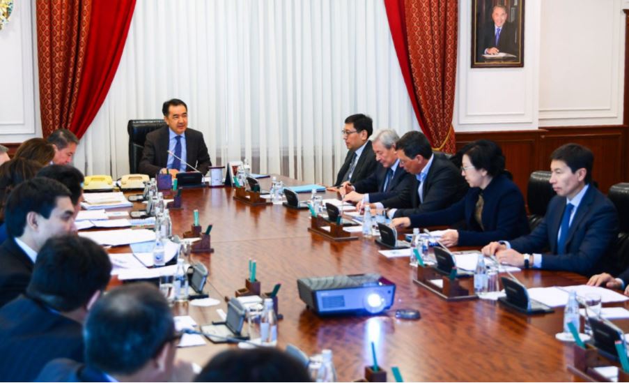 باقىتجان ساعىنتاەۆ ەكونوميكا جونىندەگى ساراپتاما كەڭەسىنىڭ وتىرىسىن وتكىزدى