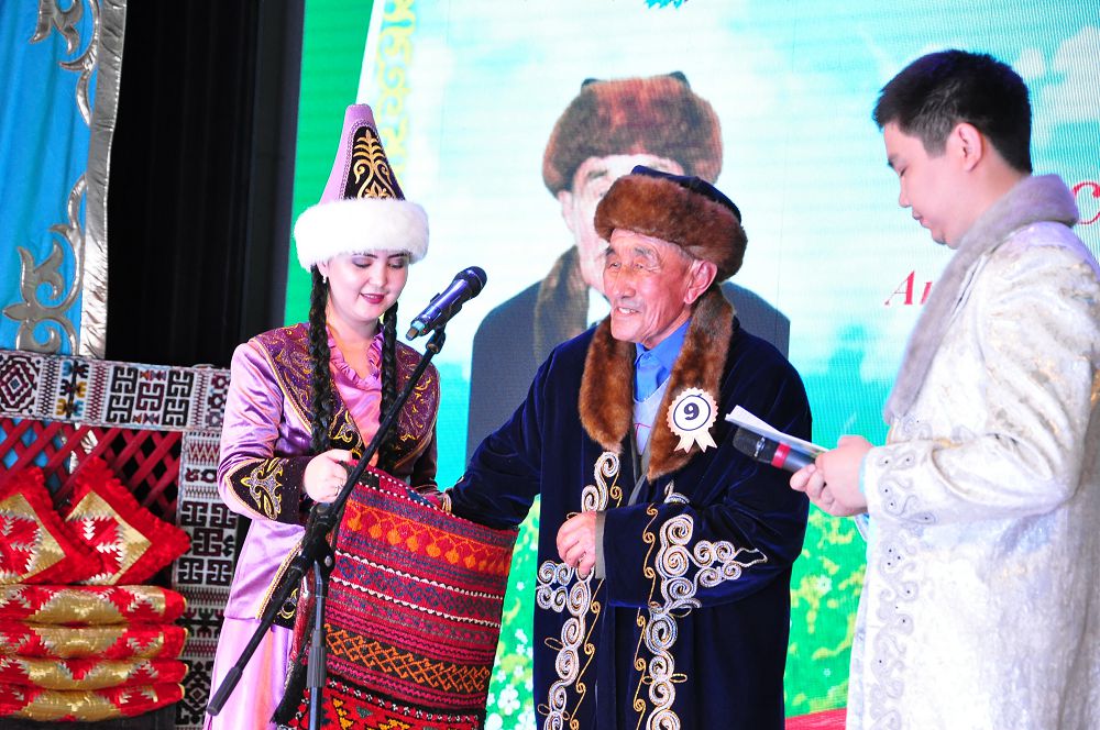 سۇراساڭ باتا بەرەيىن... اتىراۋدا باتا بەرۋ بايقاۋى ءوتتى