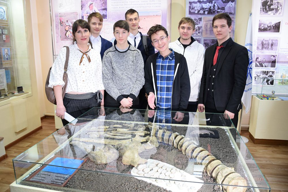 بەلگىسىز جانۋاردىڭ سۇيەگىن عالىمدار رەسمي تۇردە «قازاقستانوزاۆر» اتادى