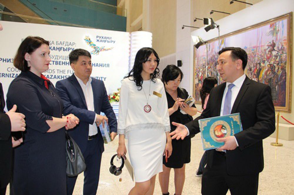 قازبا جۇمىستارىنا بولىنەتىن قارجى قوماقتى
