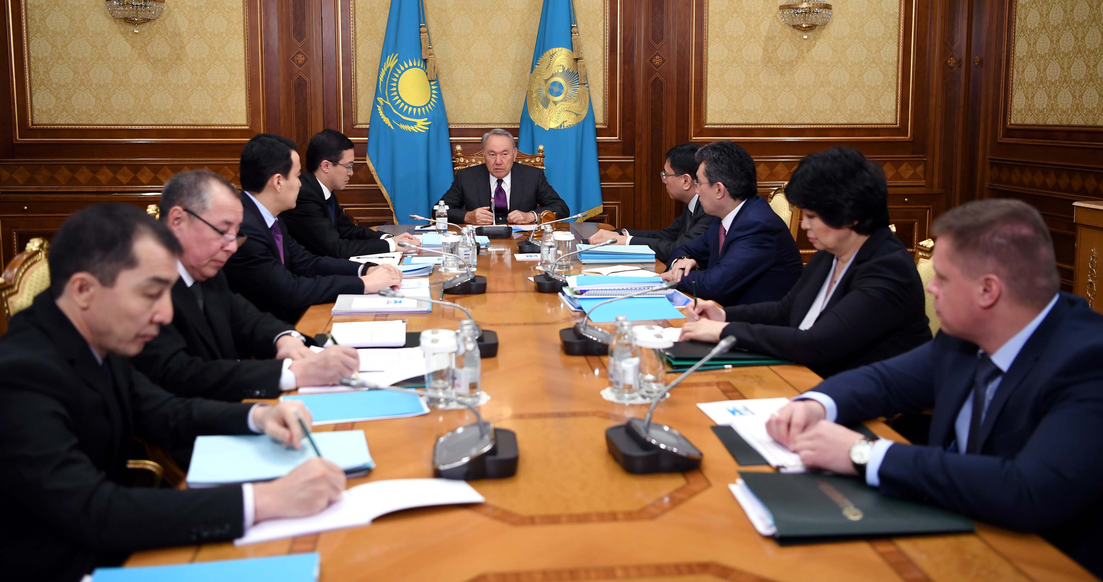 قازاقستان پرەزيدەنتى ۇلتتىق بانك قىزمەتىنىڭ قورىتىندىلارى جونىندە كەڭەس وتكىزدى