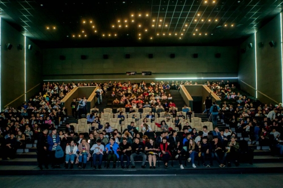 ستۋدەنتتەر «امىرە» ءفيلمىن تاماشالادى
